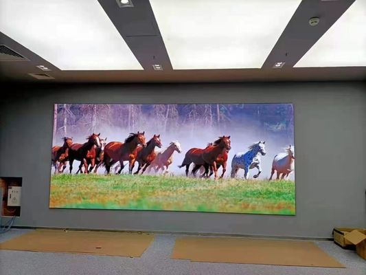 Цифровая вывеска 3840 Гц P4 Светодиодная видеостена Реклама 320 * 160 мм